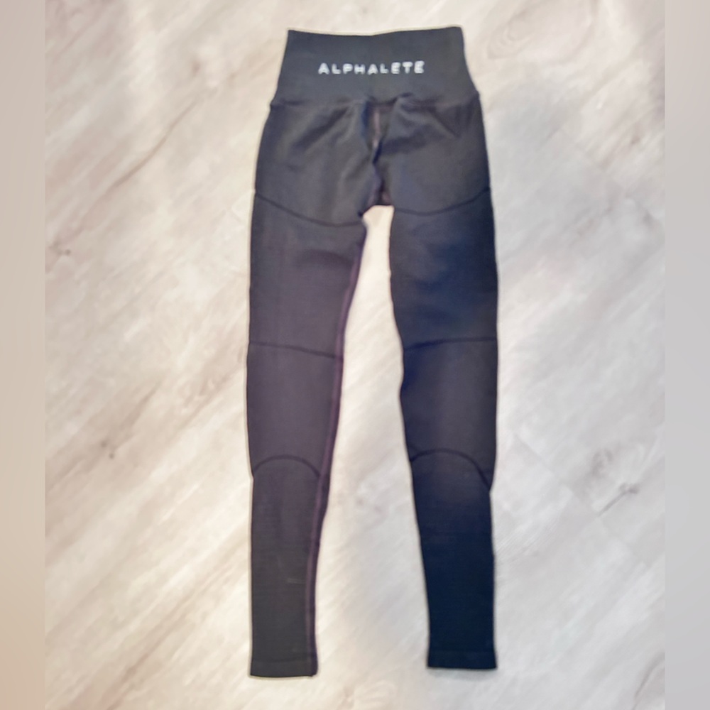 Like new, Alphalete Revival leggings size XS, charcoal